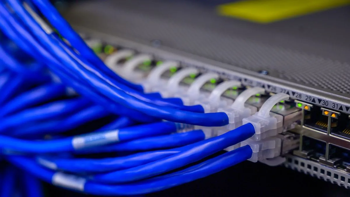 Electrical grounding and bonding infrastructure inside a data center facility
