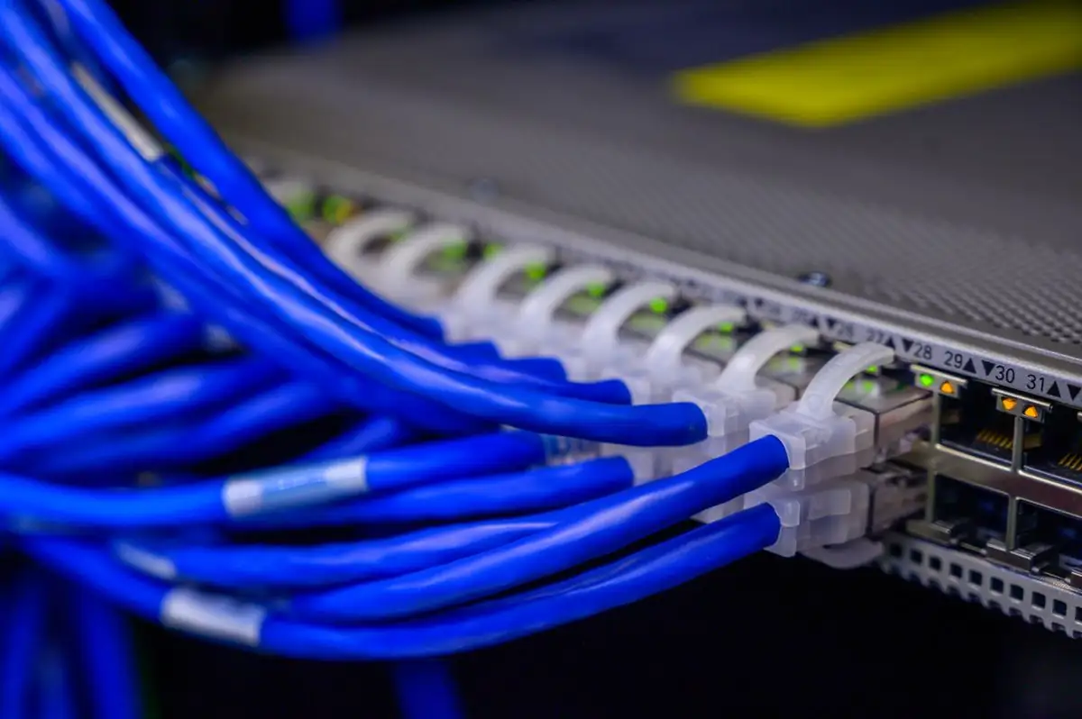 High-speed network cables and switches for GPU cluster interconnect